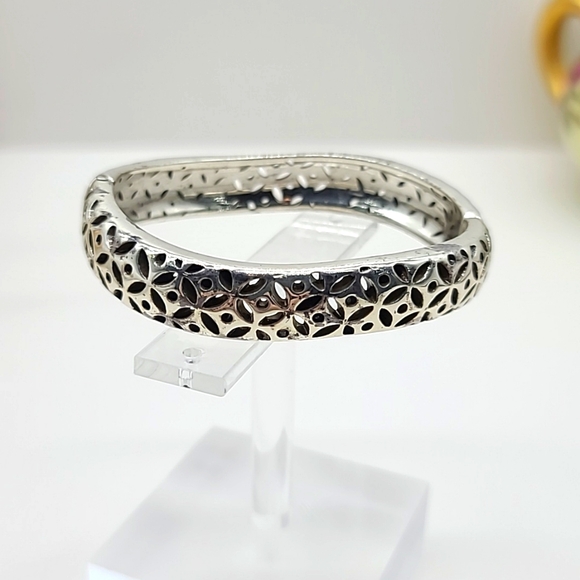 Brighton "GEO TWIRL" Hinged Wavy Silver Bangle w Cut-Out Patterned Detail! - Picture 7 of 12